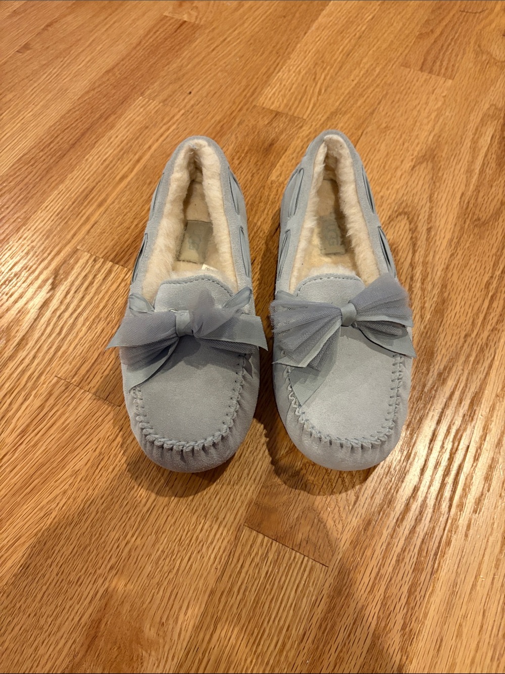 UGG Women's Light Grey Bow-Trim Suede Moccasin Slippers